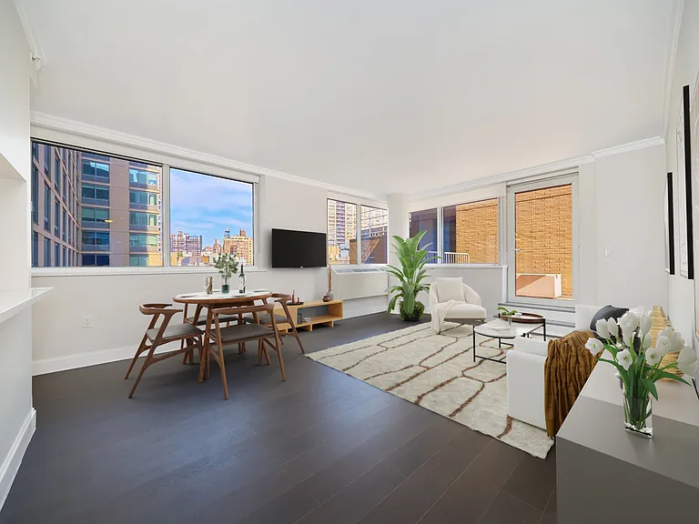 160 Riverside Blvd #9U — Photo 1