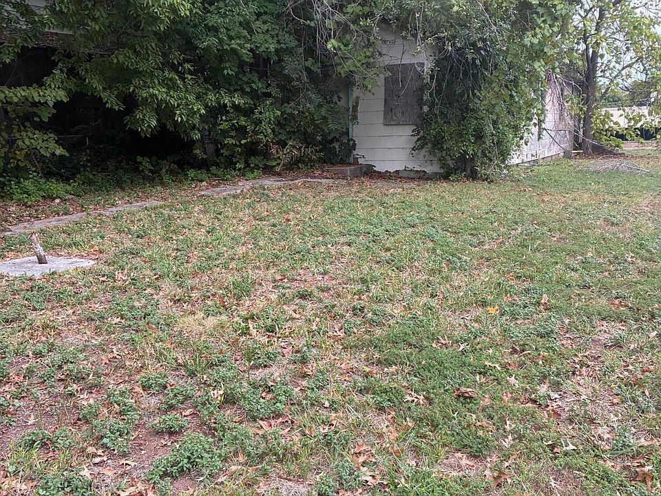 2nd image of 203 W Dallas St