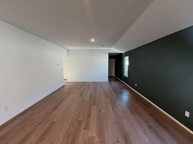 805 NE 101st St — Photo 3