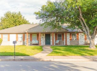 3815 Windridge Dr, Bryan, TX 77802