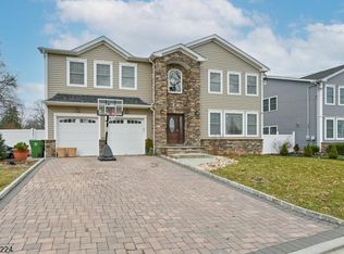 68 Rosewood Ter, Linden, NJ 07036