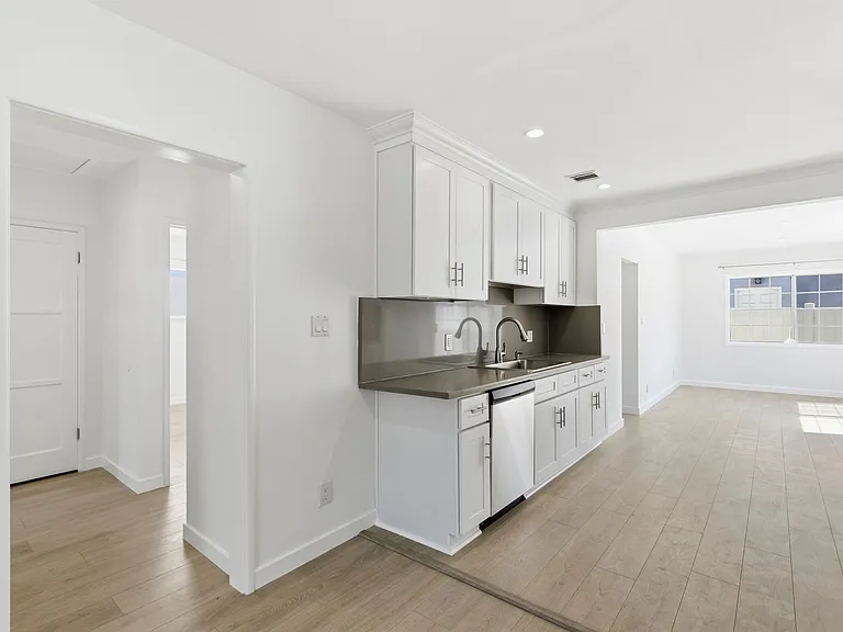 17418 Califa St — Photo 7
