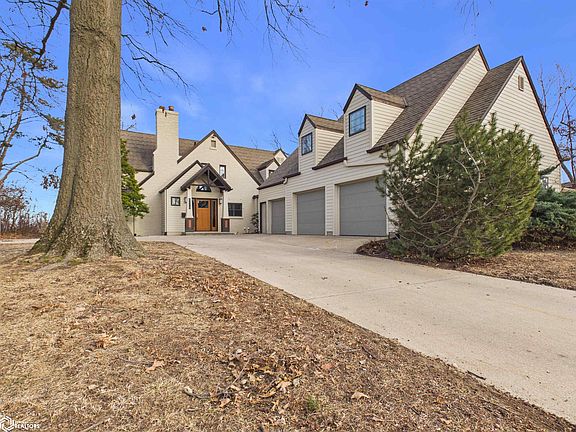 2nd image of 1025 Grand Ave