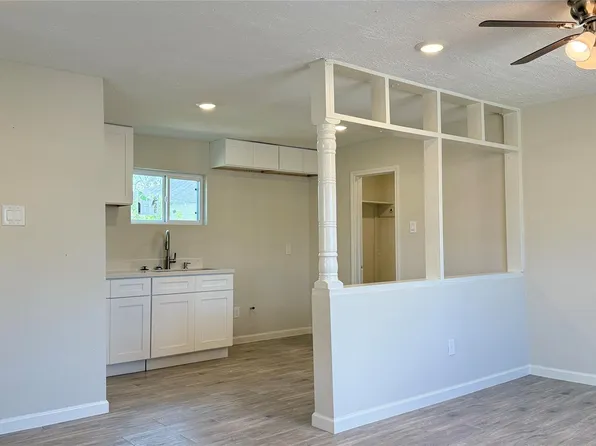 7010 Brownsville St #1/2, Houston, TX 77020