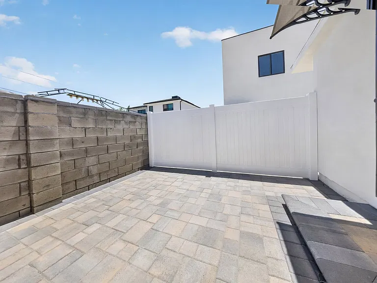 11840 Arminta St — Photo 10
