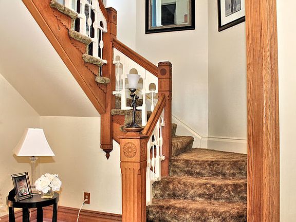 3rd image of 206 Elmwood Pl