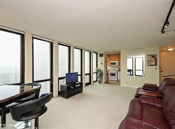 4th image of 1 E Scott St APT 2009
