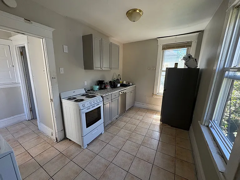 207 Dunseith St — Photo 2