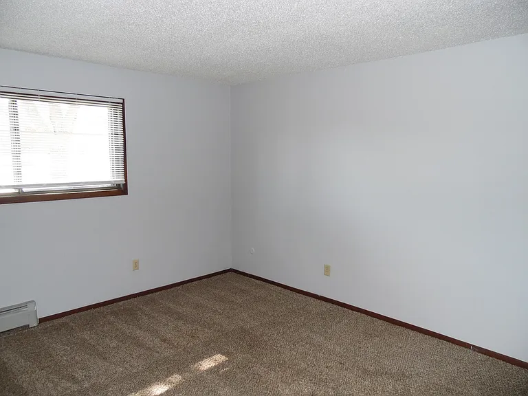 Arnold's Park Apartments — Photo 22