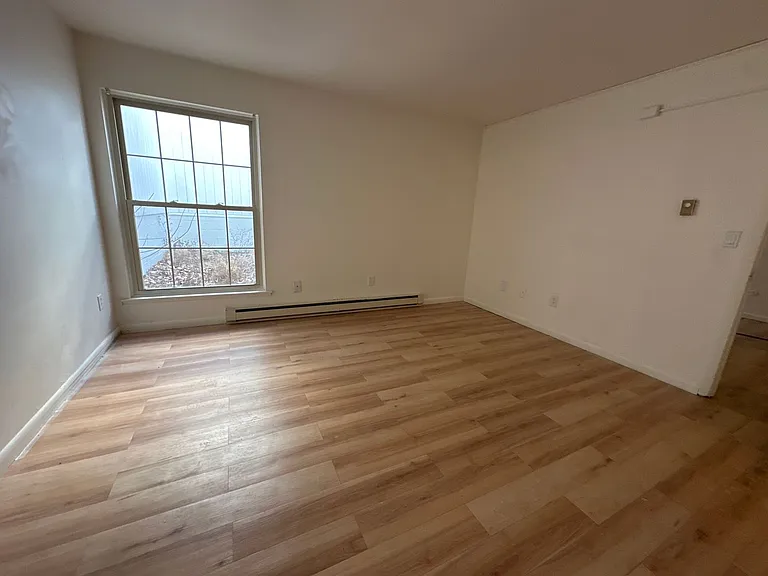 University Park Apartments near Cornell University — Photo 152