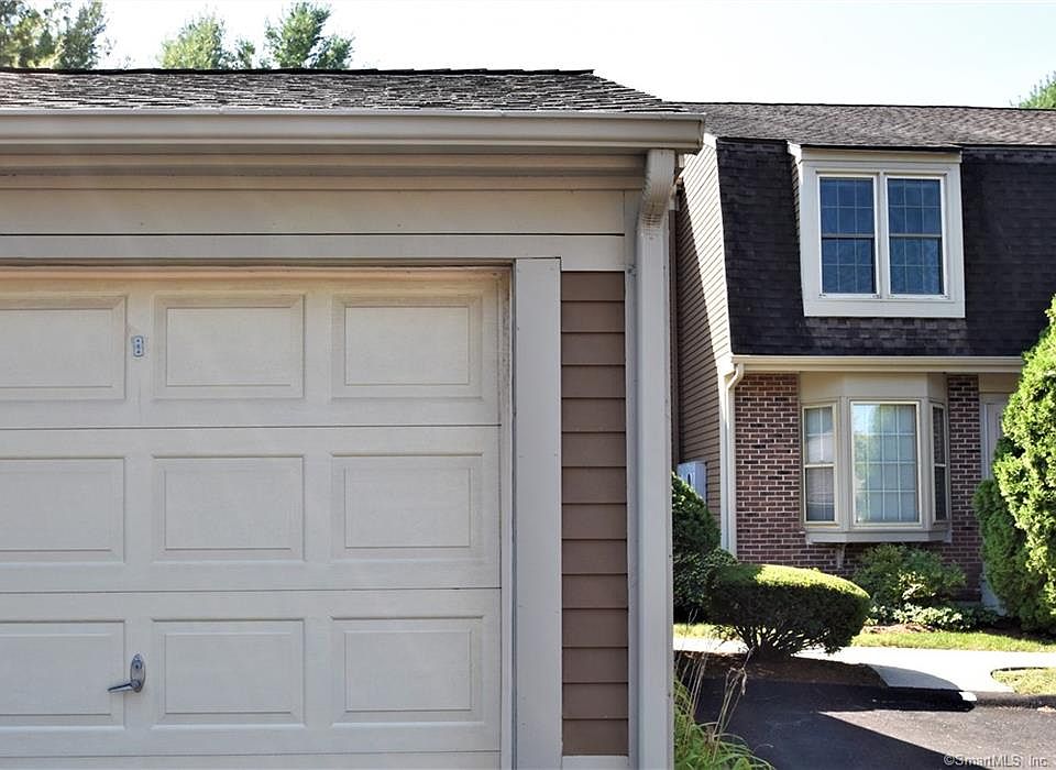 2nd image of 3 Newberry Ln #3