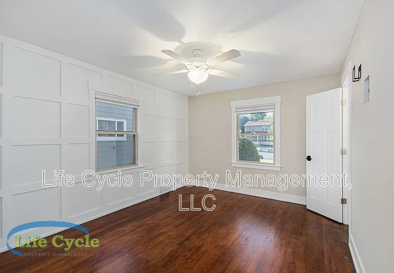 1055 Lake Michigan Dr NW — Photo 8