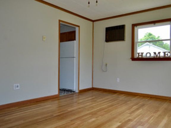 4th image of 58 Beverley St