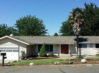414 NE Royal Dr, Grants Pass, OR 97526