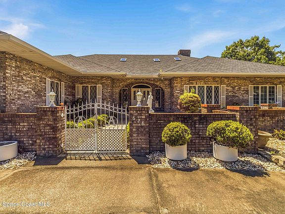 3rd image of 628 Pelican Bay Dr