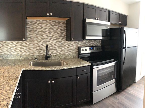 2nd image of 2805 W Horatio St APT 6