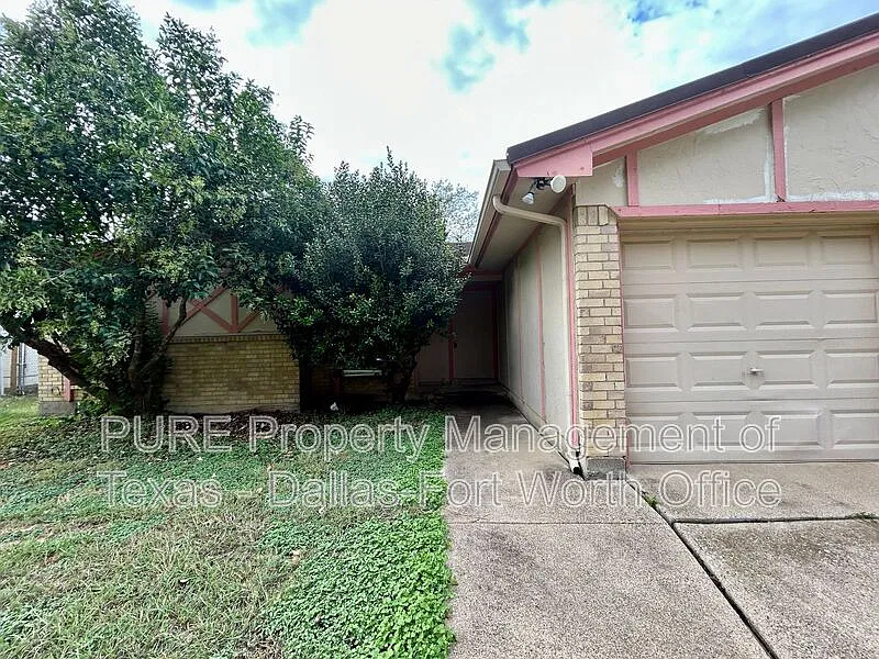 3 bed, 2.0 bath, 1308 sqft, $1,900 — Photo 2