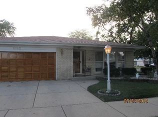 6942 N Minnetonka Ave, Chicago, IL