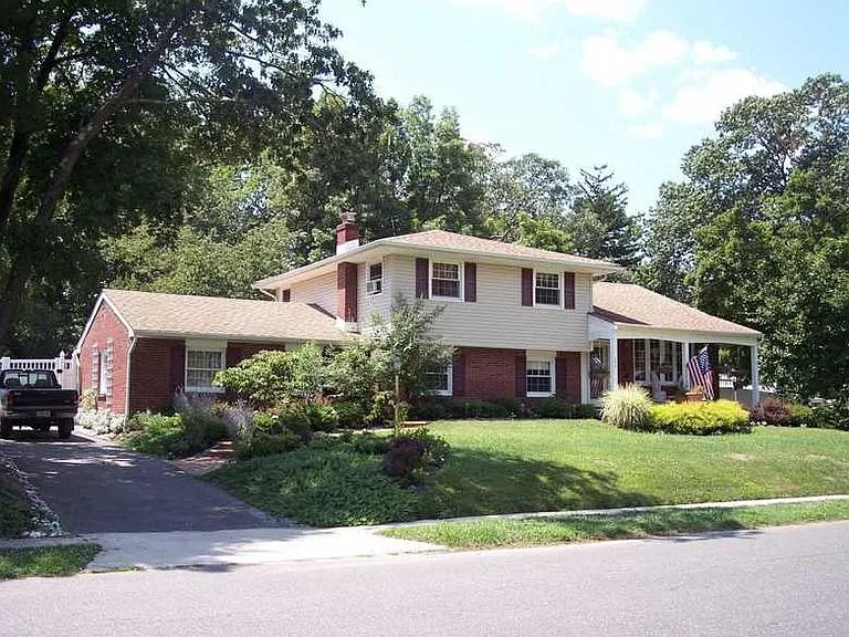 306 Hamilton Rd — Photo 1
