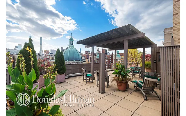 Sold by Douglas Elliman | media 24