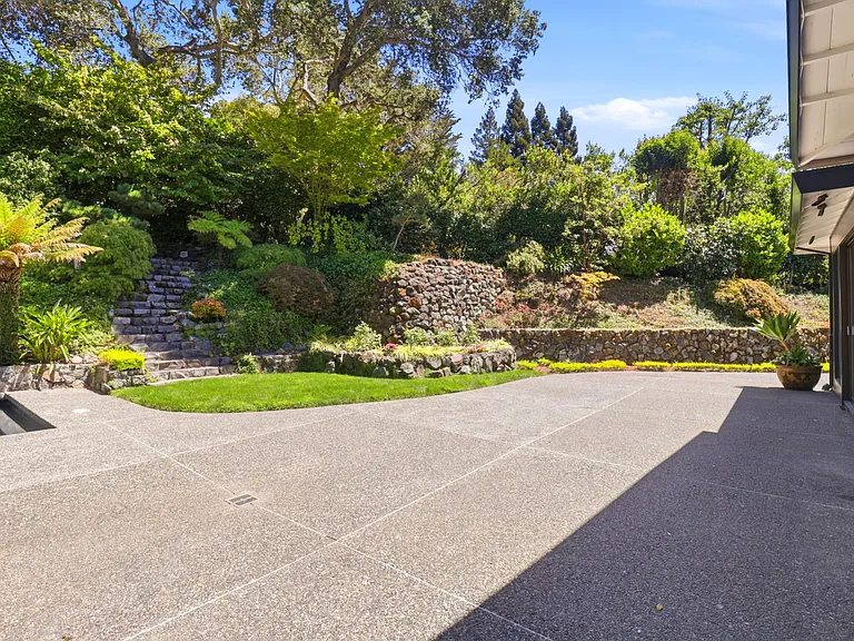 820 Eucalyptus Ave — Photo 66