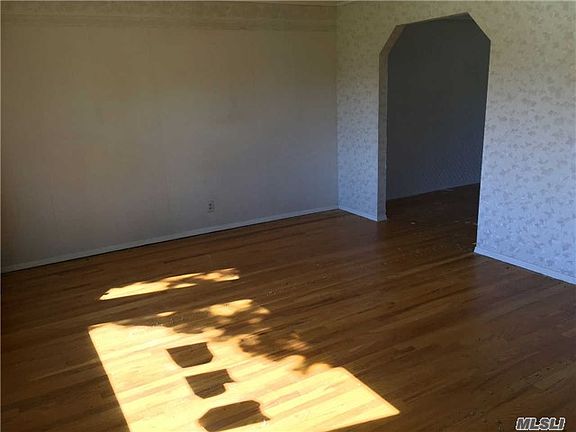 3rd image of 930 Park Ave