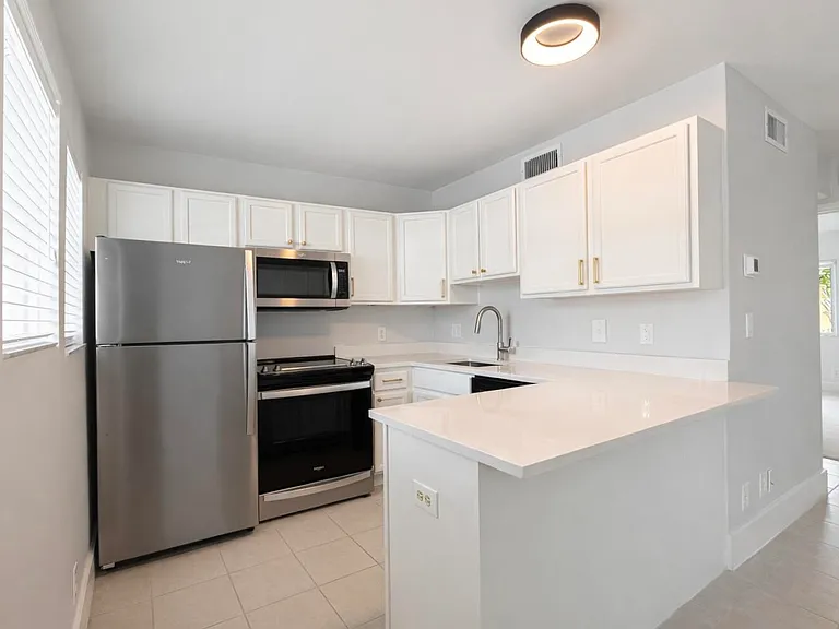 2660 NE 8th Ave #216 — Photo 4