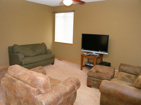 4th image of 1444 S Blackhawk Cir