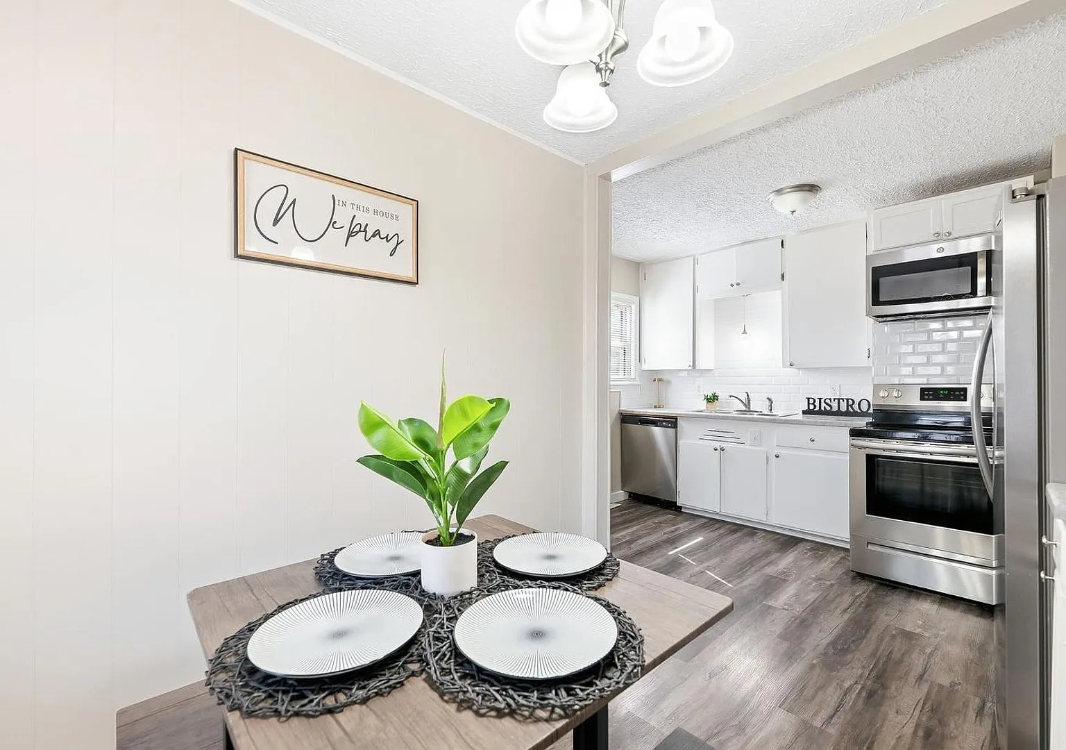 Charming 2-Bedroom Home with Finished Basement & Detached Garage! — Photo 4