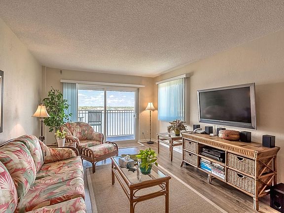 2nd image of 145 Halifax Ave #611