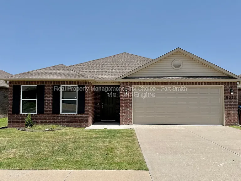 8015 Dogwood Dr — Photo 1