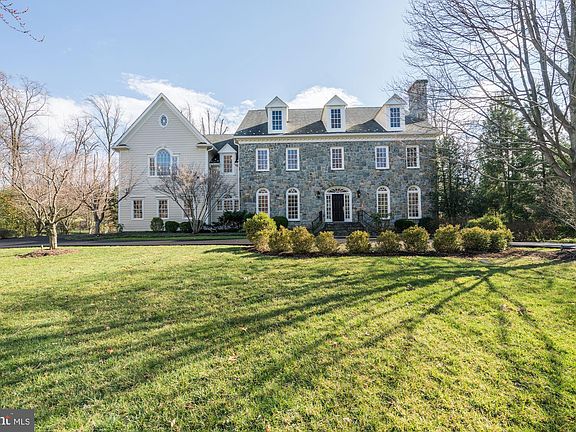 2nd image of 1353 Woodside Dr