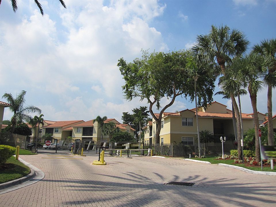 2nd image of 1227 SW 46th Ave APT 315
