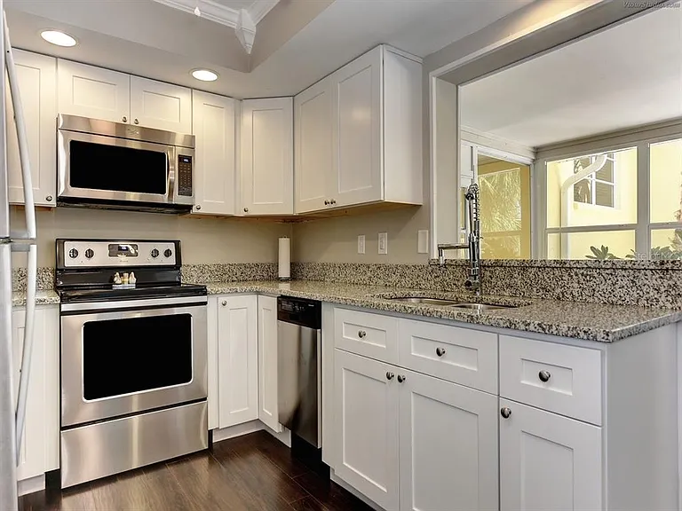301 Avenida Madera #B — Photo 8