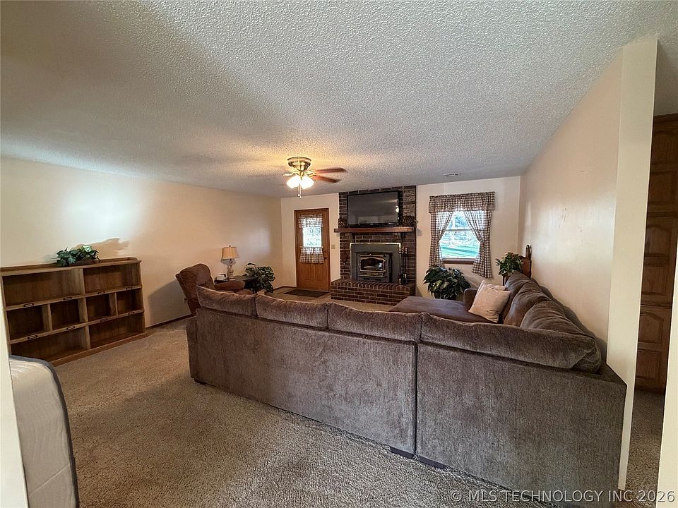 1302 N Miami Ave, Chouteau, OK 74337 | Zillow