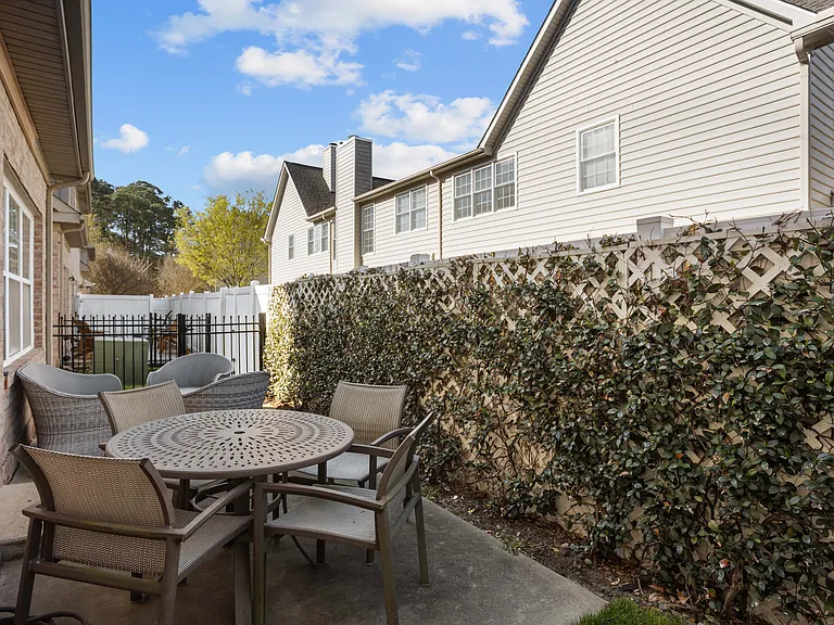 1025 Horton Pl — Photo 44