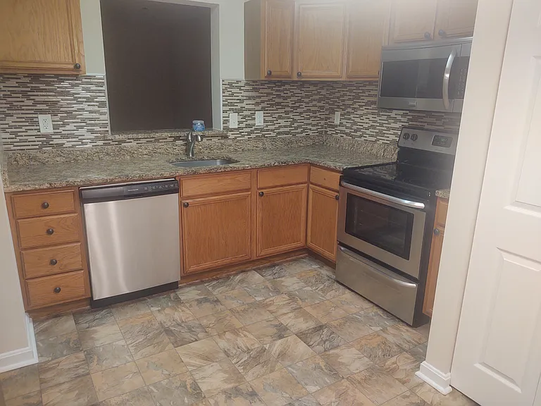 45254 Woodstown Way — Photo 2