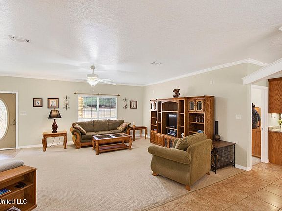 3rd image of 12805 Larue Rd