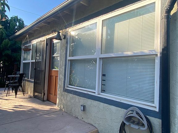 4th image of 726 De La Vina St #B