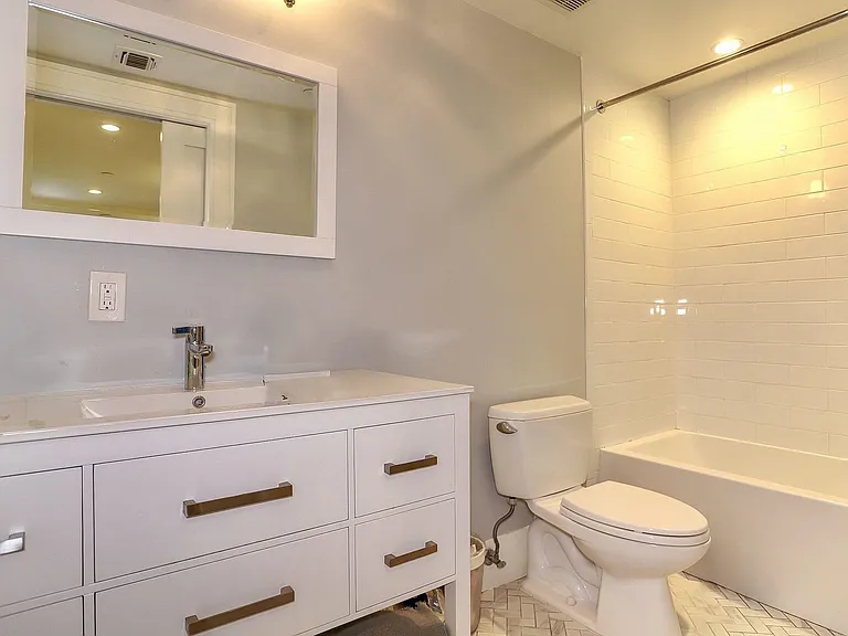 627 Washington St #1 — Photo 15