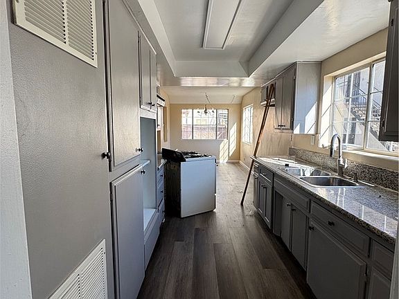 3rd image of 921 Carob Way