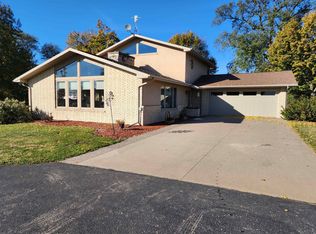 1619 State Road 11, Hazel Green, WI 53811