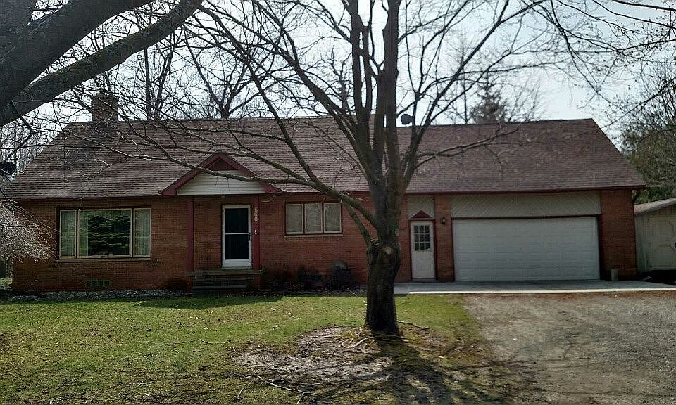 1st image of 560 Camelot Ln