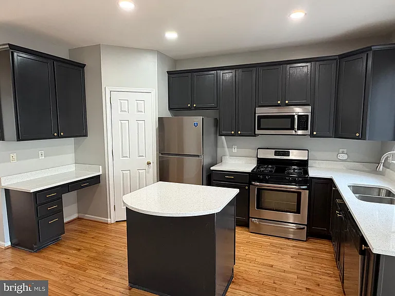 21779 Brondesbury Park Ter — Photo 12