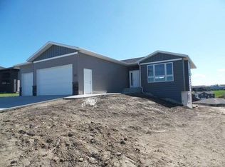 1608 Plains Bnd SE, Mandan, ND 58554