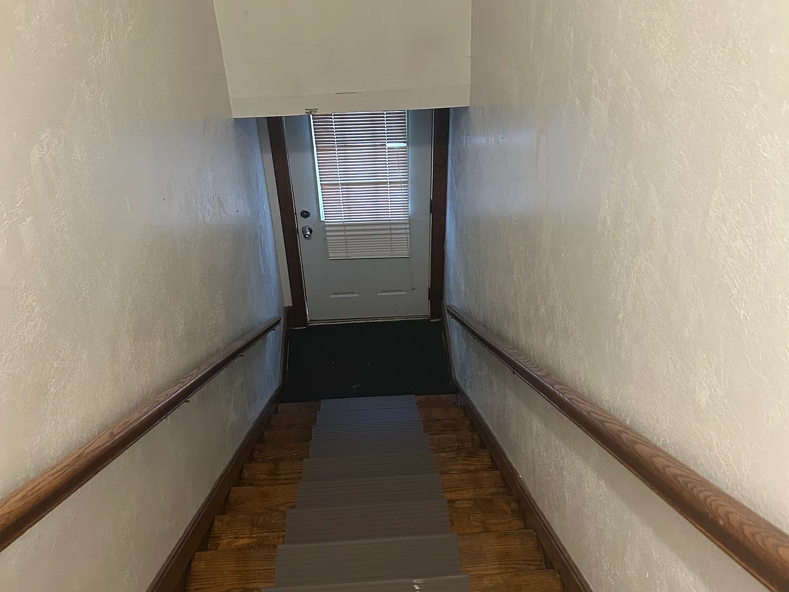 3 bed, 875 sqft, $1,200 — Photo 3