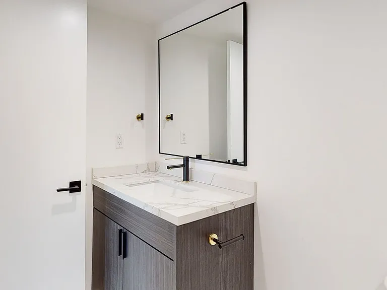 6811 Gloria Ave — Photo 18