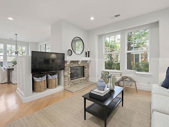 5th image of 138 Naramore Ln
