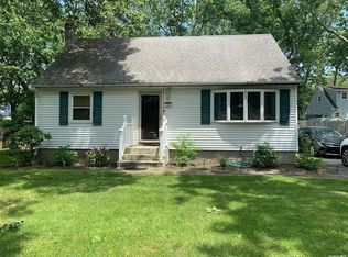 50 Oakland Dr W, Riverhead, NY 11901