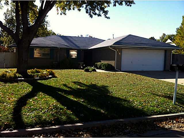 1st image of 946 W Churchill Way
